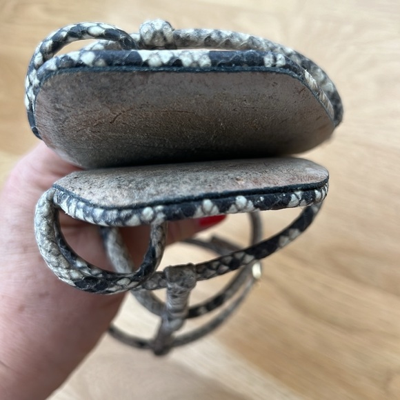 Veronica Beard snake print sandals. Excellent condition! 🌟 Size 8.5. - Picture 3 of 6